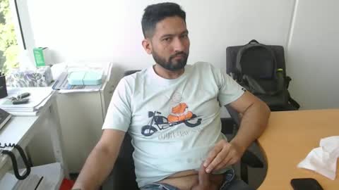 outdoornakedguy11_007 online show from December 5, 9:50 pm