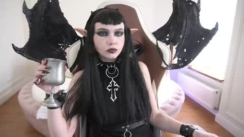 outfitobsession online show from May 9, 1:49 pm