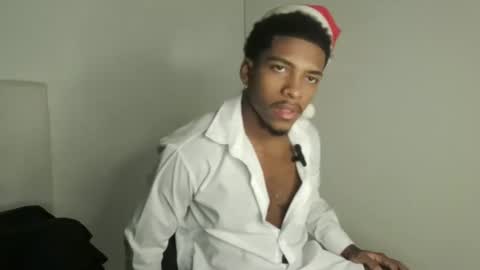 Snapshot of owen_222 chatting on December 22, 5:26 am Owen online show from December 22, 5:26 am