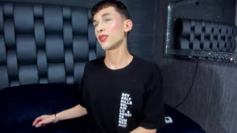 owen_stone1 online show from July 30, 11:59 pm