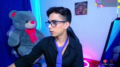 Snapshot of owenblue__ chatting on June 4, 12:22 pm Owen Independent model online show from June 4, 12:22 pm