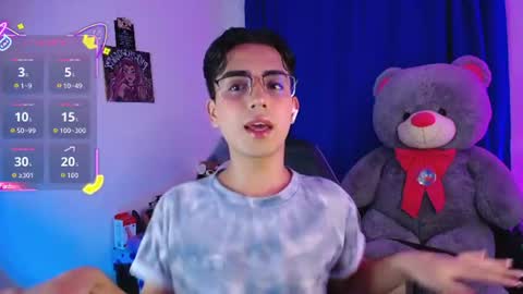 Owen  Independent model  online show from July 24, 7:17 am