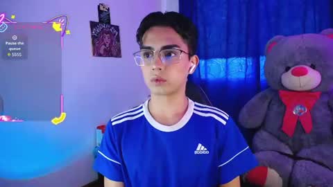 Owen  Independent model  online show from July 28, 11:17 am