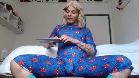 Snapshot of oxxy_jean chatting on August 7, 8:33 pm Jeannifer online show from August 7, 8:33 pm