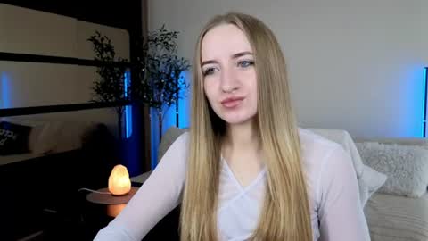 Oxy Foxie online show from June 8, 1:55 pm