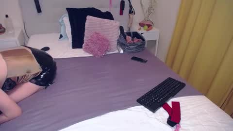 Snapshot of oxyser3nity chatting on September 12, 4:07 pm oxyser3nity online show from September 12, 4:07 pm