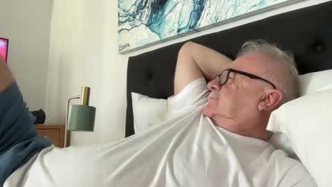 Snapshot of ozhairybearxxxx chatting on December 2, 6:52 am ozhairybearxxxx online show from December 2, 6:52 am