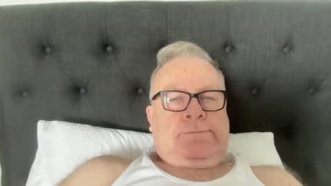 Snapshot of ozhairybearxxxx chatting on March 2, 12:31 am ozhairybearxxxx online show from March 2, 12:31 am