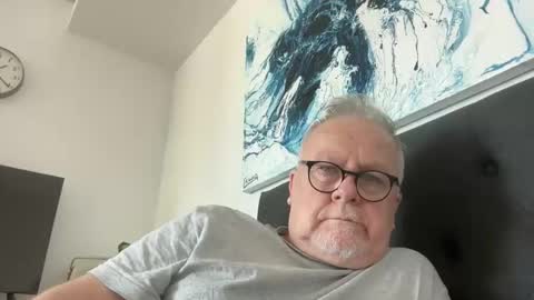 Snapshot of ozhairybearxxxx chatting on November 9, 2:21 am ozhairybearxxxx online show from November 9, 2:21 am