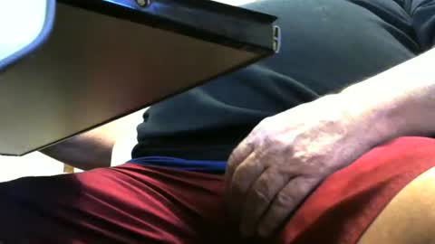 Snapshot of ozzienuts21153 chatting on December 2, 8:52 am ozzienuts21153 online show from December 2, 8:52 am