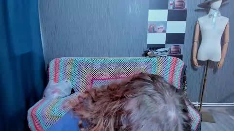 Ella online show from November 9, 7:50 am