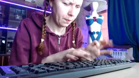 Ella online show from April 26, 6:11 am