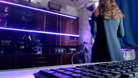 Ella online show from April 27, 6:11 am