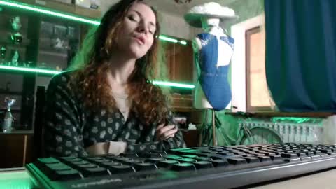 Ella online show from May 3, 6:08 am