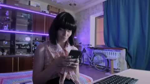 Ella online show from June 14, 7:54 am