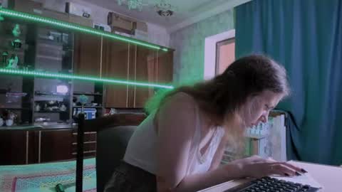 Ella online show from June 19, 7:34 am