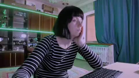 Ella online show from July 22, 7:33 am