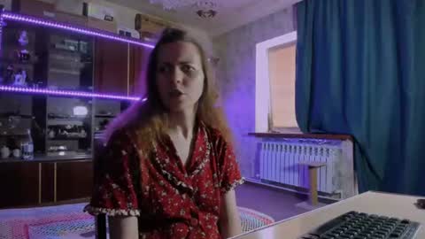 Ella online show from July 31, 11:42 am