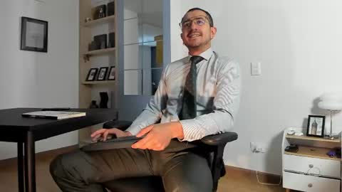 Snapshot of pablo_rincon95 chatting on July 2, 12:22 pm pablo rincon95 online show from July 2, 12:22 pm
