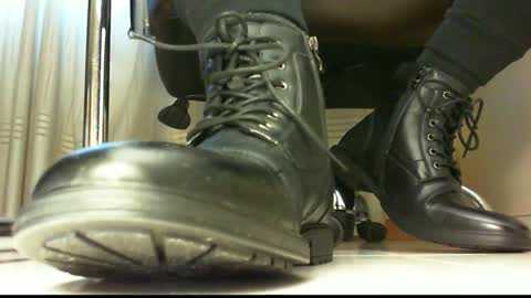 Snapshot of pablomenesssl chatting on January 8, 3:17 pm Pablo Meness online show from January 8, 3:17 pm