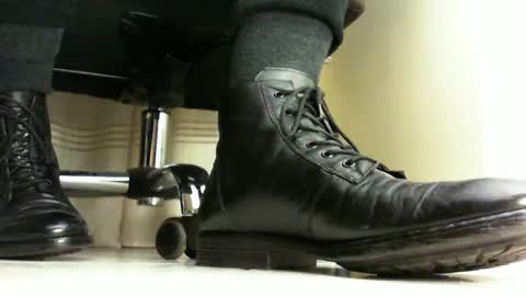 Snapshot of pablomenesssl chatting on January 26, 12:26 am Pablo Meness online show from January 26, 12:26 am