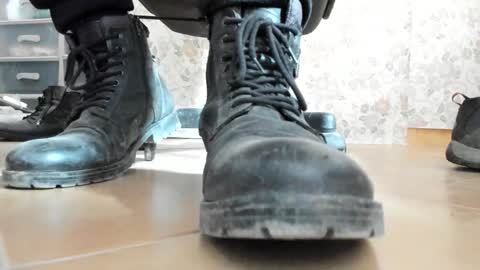 Snapshot of pablomenesssl chatting on December 21, 12:34 pm Pablo Meness online show from December 21, 12:34 pm