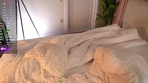 Snapshot of pafosstar chatting on June 28, 7:31 pm Kimlovense is activeThere are legends that in this room all your wishes can come true Private is Open online show from June 28, 7:31 pm