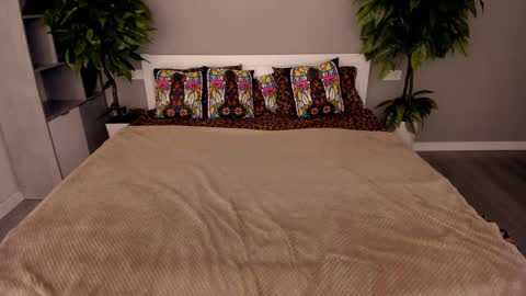 Paige online show from December 4, 7:06 am