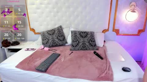 PaIIgePeach online show from October 29, 8:10 pm