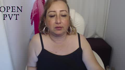 Snapshot of paiper_halliwey_ chatting on February 2, 6:20 pm paiper online show from February 2, 6:20 pm