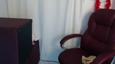 paiperhalliwey online show from February 15, 7:51 am