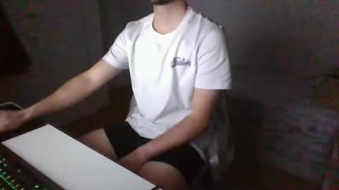 Snapshot of pajaritosenelaire chatting on April 4, 9:40 am pajaritosenelaire online show from April 4, 9:40 am