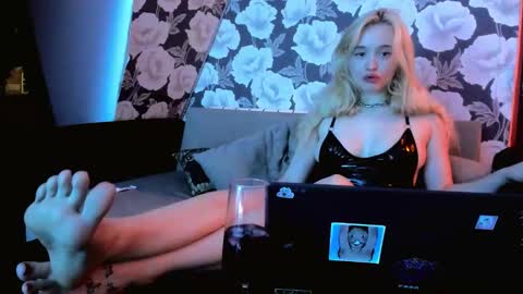 Snapshot of palmer_haze chatting on November 12, 6:08 pm palmer_haze online show from November 12, 6:08 pm