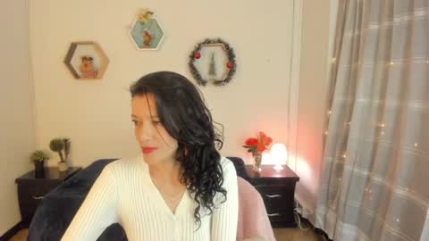 Paloma  online show from December 3, 9:35 pm