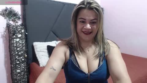 pamela_echeverria online show from January 10, 11:23 am