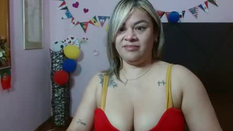 pamela_echeverria online show from June 23, 11:19 am