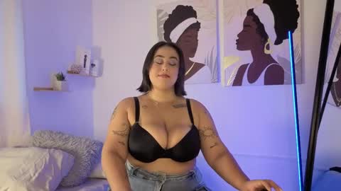 pamela_tomas4 online show from May 22, 9:20 pm