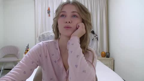 Pamela Blair online show from November 1, 7:16 pm