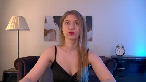 Snapshot of pamelablair chatting on May 17, 3:41 pm Pamela Blair online show from May 17, 3:41 pm