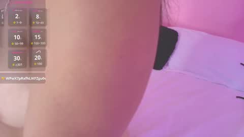 Snapshot of pammela_smith chatting on October 31, 8:43 pm Pammela Smith online show from October 31, 8:43 pm