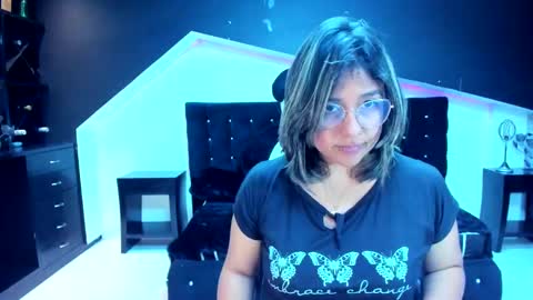 Snapshot of pandoracherry chatting on January 4, 6:41 am Pandora online show from January 4, 6:41 am