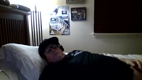 Snapshot of panos678442 chatting on June 21, 10:40 am panos online show from June 21, 10:40 am