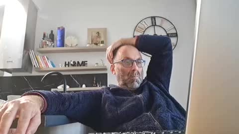 Snapshot of pansak1973 chatting on December 12, 10:02 am pansak1973 online show from December 12, 10:02 am