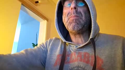 Snapshot of pansak1973 chatting on February 22, 2:41 pm pansak1973 online show from February 22, 2:41 pm