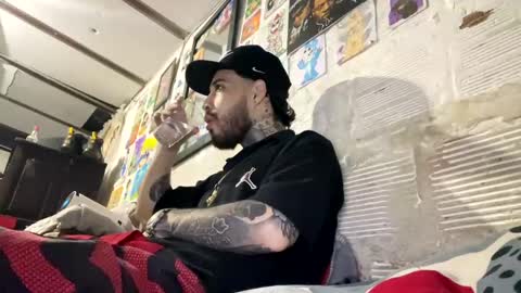 panthers_room online show from March 4, 8:57 am