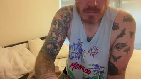 Snapshot of pantone032c chatting on December 25, 8:17 pm Red online show from December 25, 8:17 pm