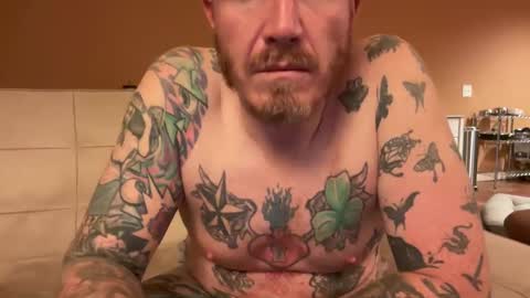 Snapshot of pantone032c chatting on December 28, 4:30 am Red online show from December 28, 4:30 am