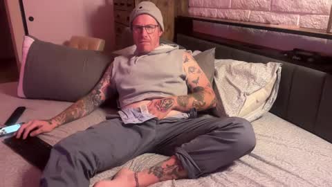 Snapshot of pantone032c chatting on September 10, 12:05 pm Red online show from September 10, 12:05 pm