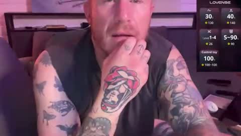 Snapshot of pantone032c chatting on December 17, 10:10 am Red online show from December 17, 10:10 am