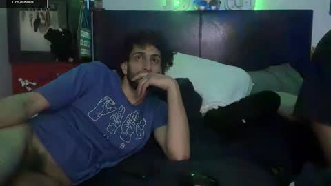 Snapshot of pantslesstraveler_plt chatting on November 17, 12:49 am PantsLessTraveler online show from November 17, 12:49 am